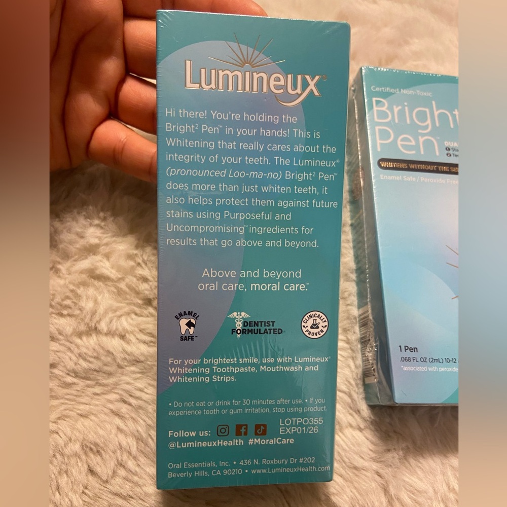 New bundle of 2- Lumineux Bright 2 pen enamel safe peroxide free whitening pen - Picture 3 of 3